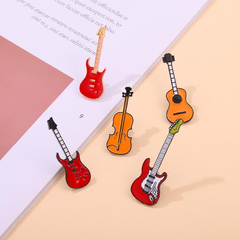 Musical Instruments Cartoon - Broches personalizados para baixo e guitarra,
